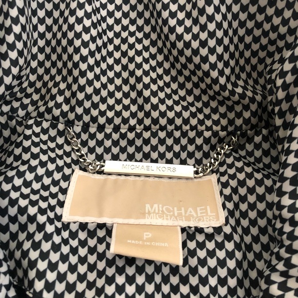 💜 Michael Kors Black and White Puffer Vest - Picture 4 of 7